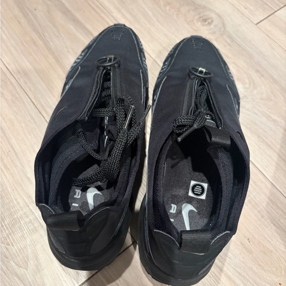 Nike Black Zip-Up Sneakers - Picture 4 of 7